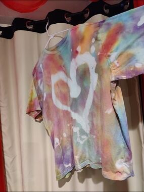Heart Tie-Dye Short Sleeve Tee in Multicolor